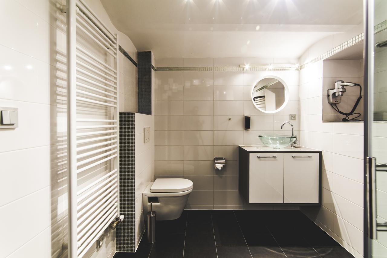 Silesia Residence Ostrava Exterior foto Bathroom